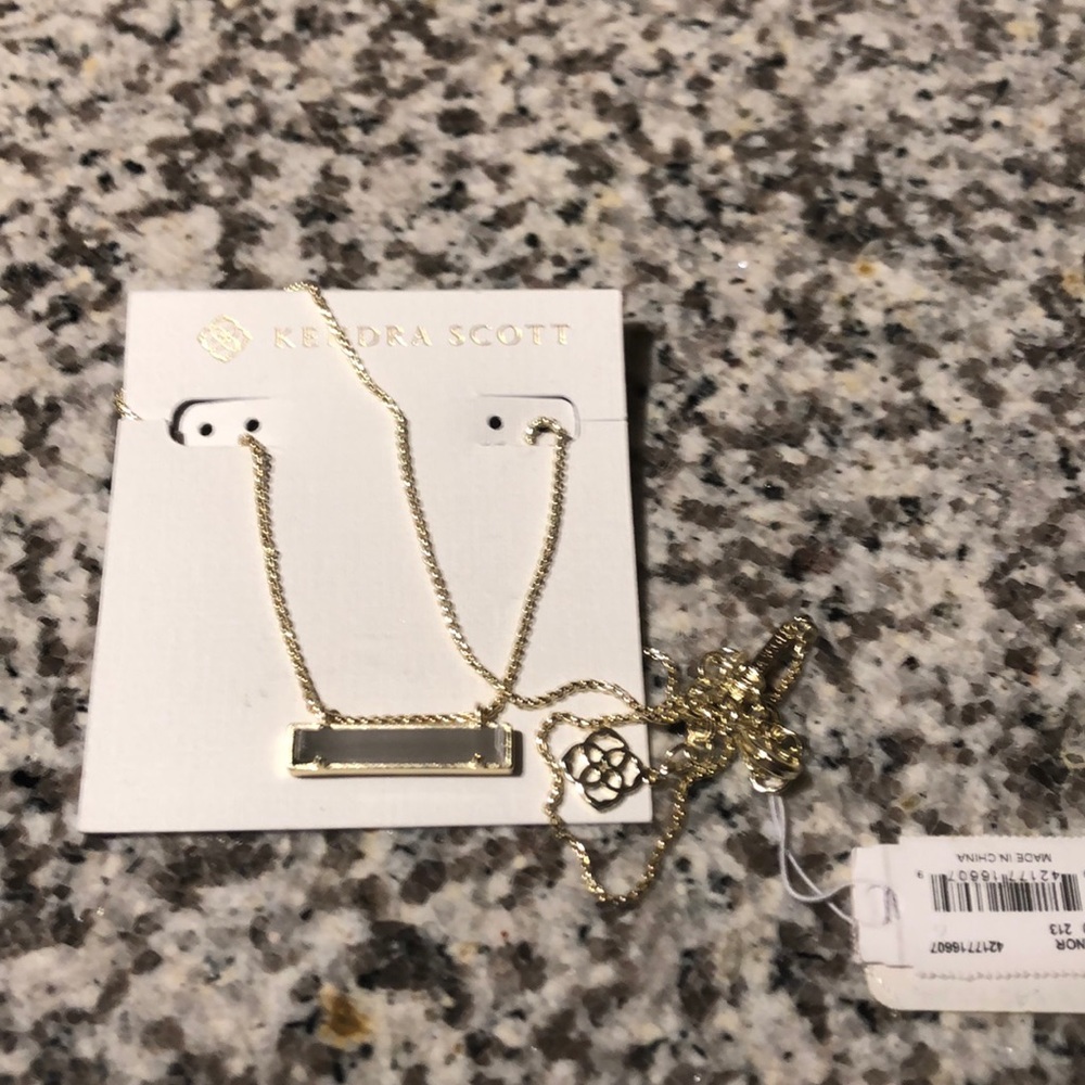 Kendra Scott “Leanor”- Gold